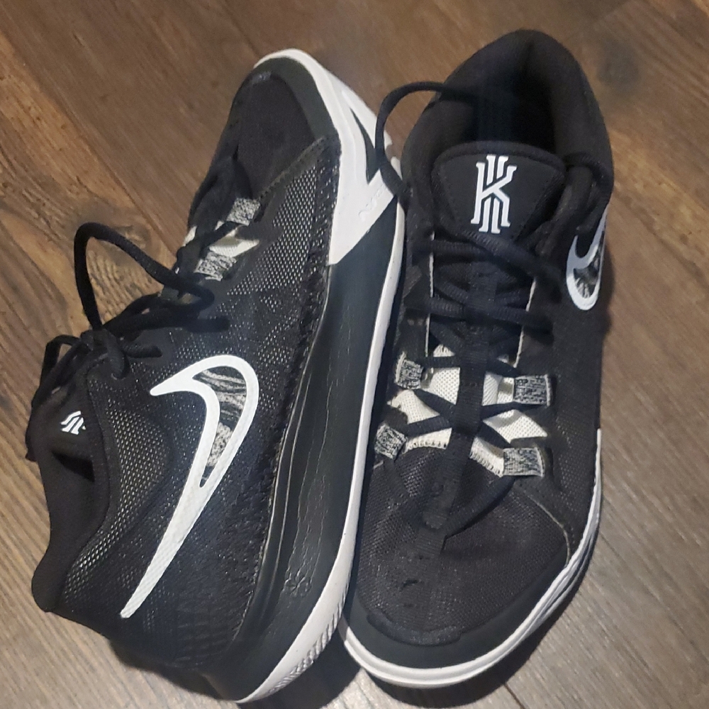 Nike Kyrie Men's Black Basketball Shoes